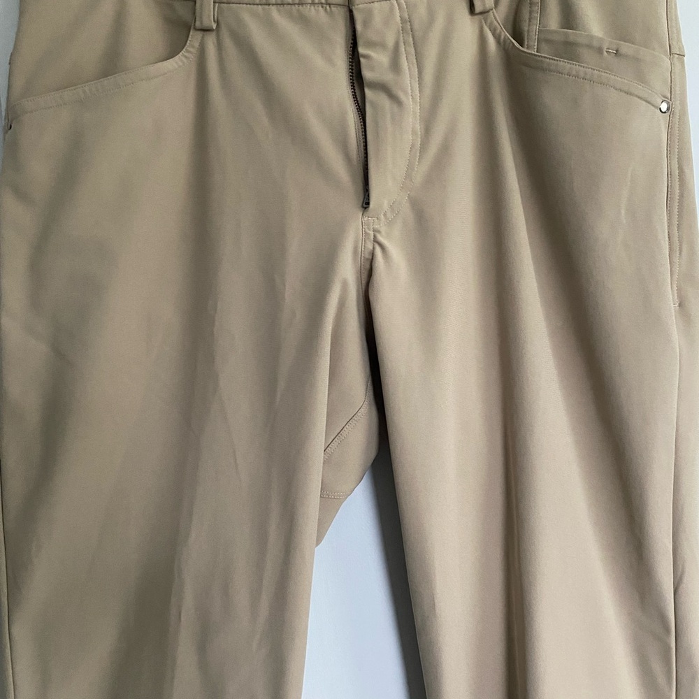 NWOT Lululemon Athletica Men's Khaki Chinos